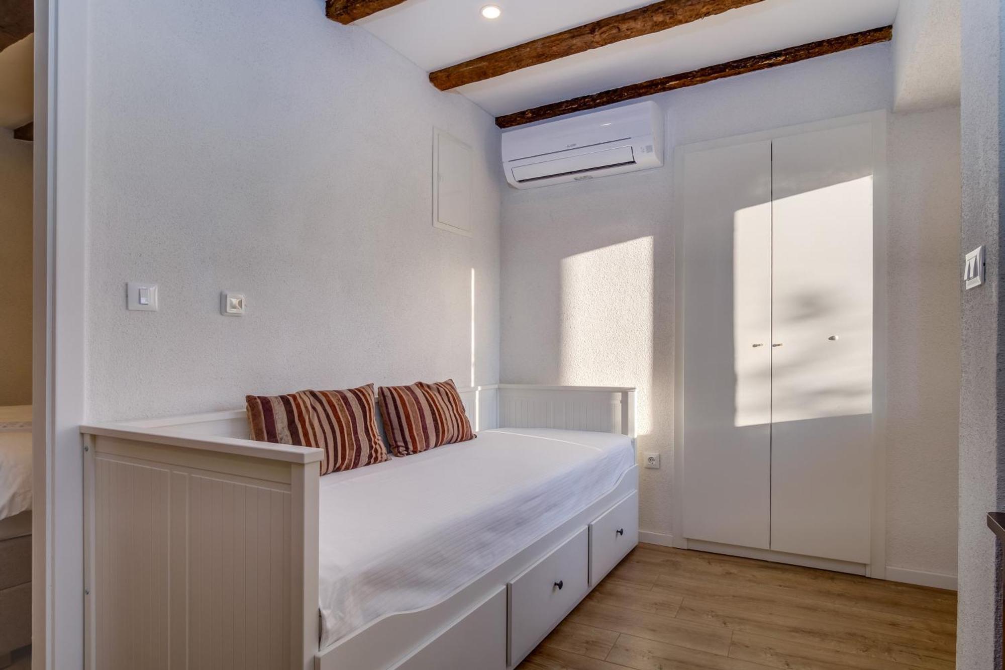 Casa Rustica Apartment Mali Losinj Exterior photo