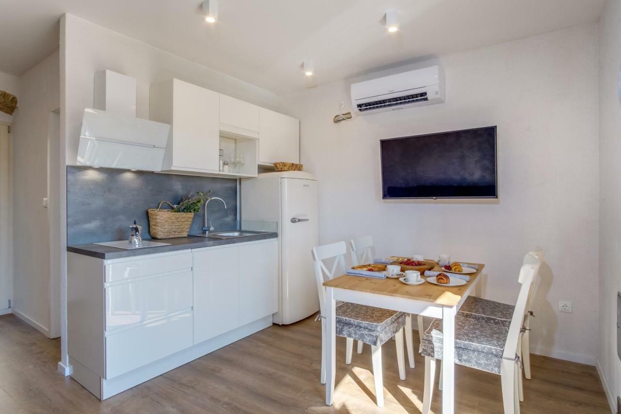 Casa Rustica Apartment Mali Losinj Exterior photo